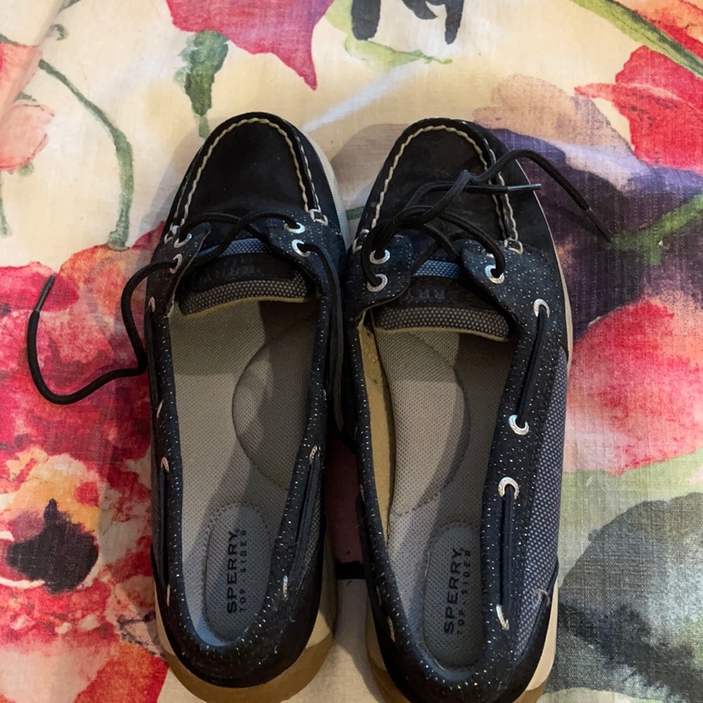 Sperry shoes in pristine condition